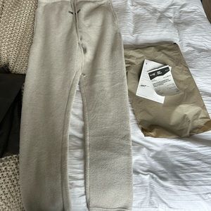 Fear of god fleece oatmeal men’s sweatpants. Worn once.